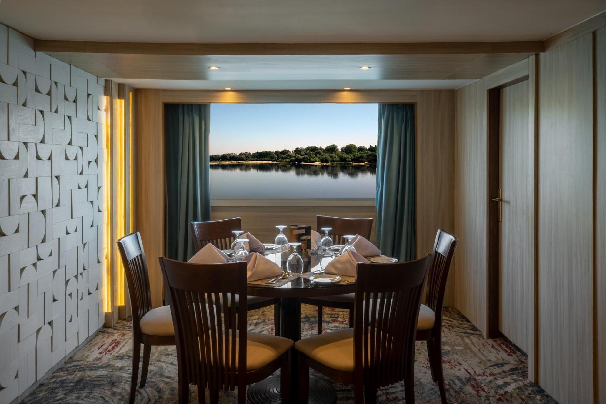 Renaissance Nile Cruise - Every Saturday From Luxor To Aswan For 4 Nights , And Every Wednesday From Aswan To Luxor For 3 Nights מראה חיצוני תמונה