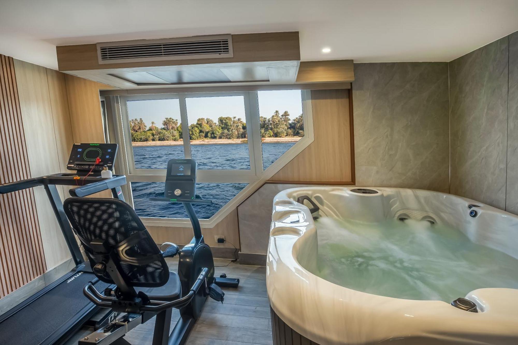 Renaissance Nile Cruise - Every Saturday From Luxor To Aswan For 4 Nights , And Every Wednesday From Aswan To Luxor For 3 Nights מראה חיצוני תמונה